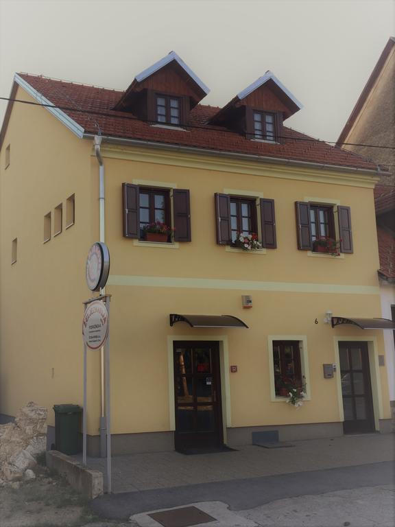 Apartments Petra Слуни Екстериор снимка