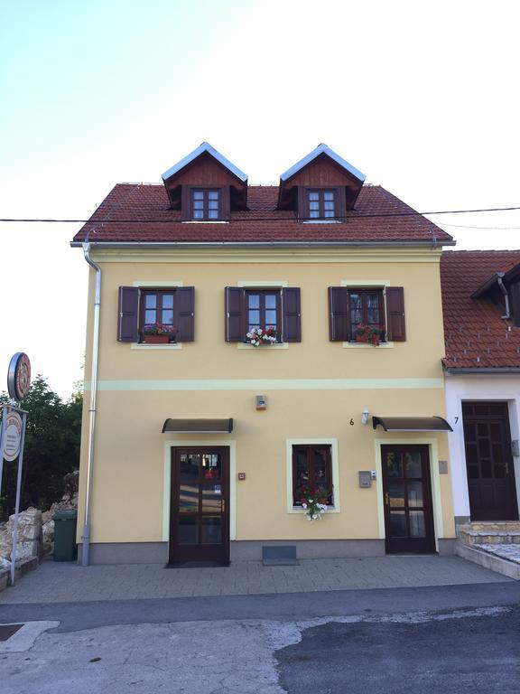 Apartments Petra Слуни Екстериор снимка