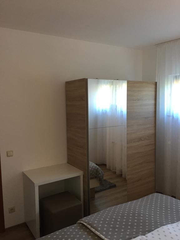 Apartments Petra Слуни Екстериор снимка