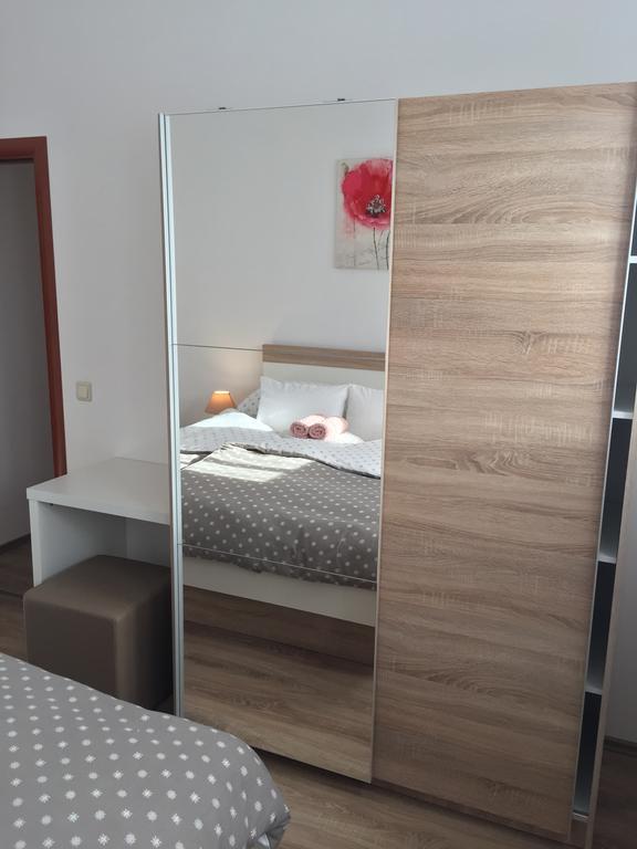 Apartments Petra Слуни Екстериор снимка