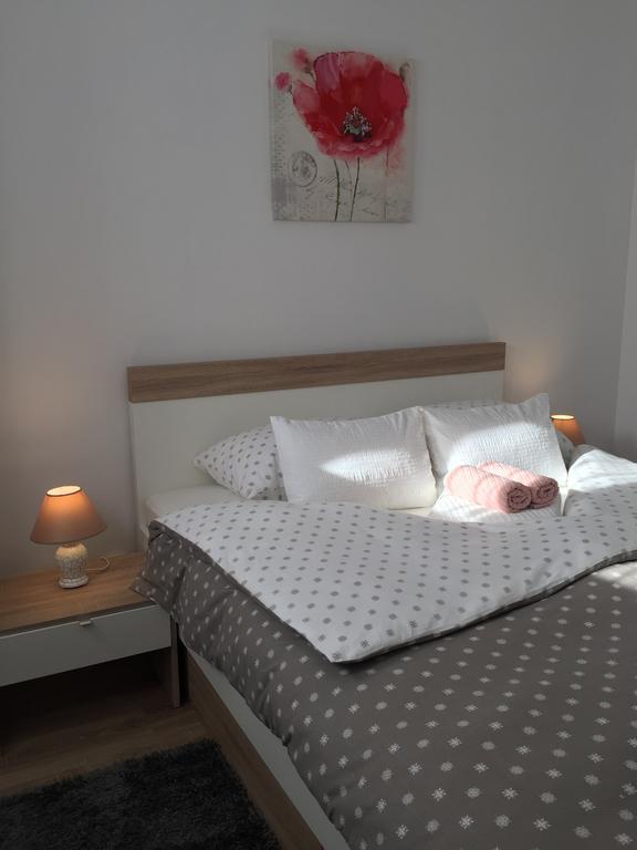 Apartments Petra Слуни Екстериор снимка