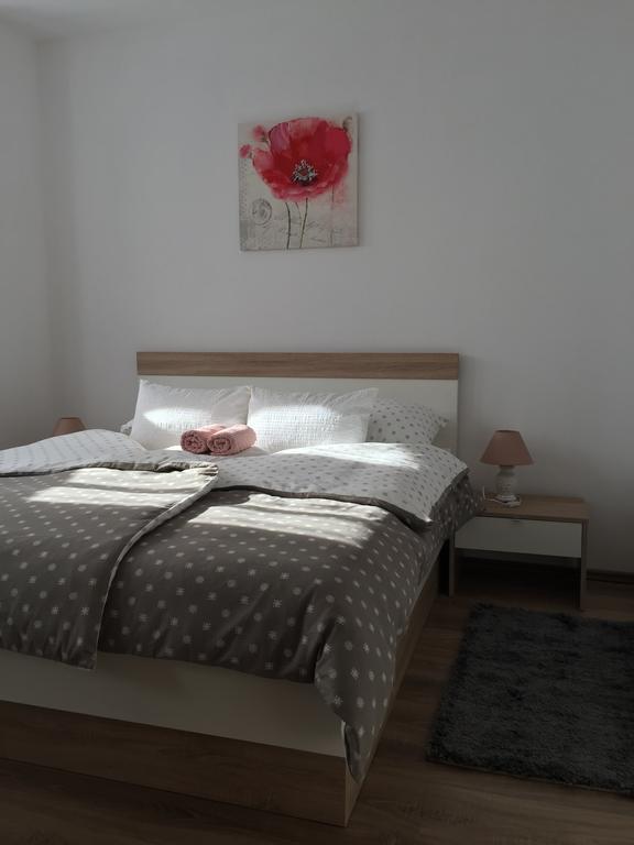 Apartments Petra Слуни Екстериор снимка