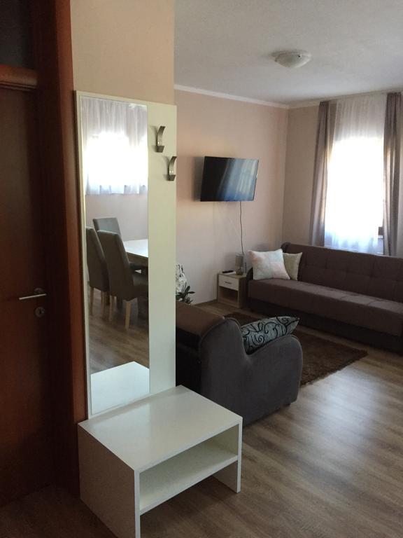 Apartments Petra Слуни Екстериор снимка