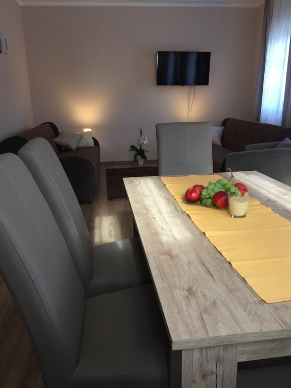 Apartments Petra Слуни Екстериор снимка