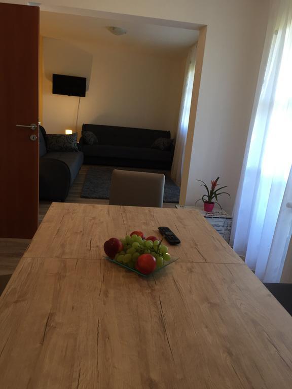 Apartments Petra Слуни Екстериор снимка