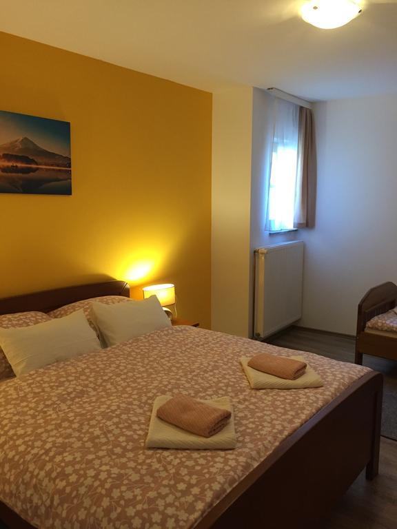 Apartments Petra Слуни Екстериор снимка