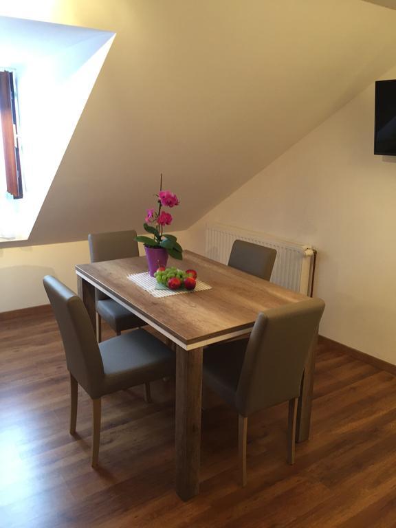 Apartments Petra Слуни Екстериор снимка