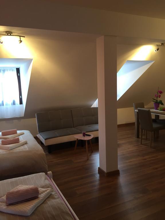 Apartments Petra Слуни Екстериор снимка