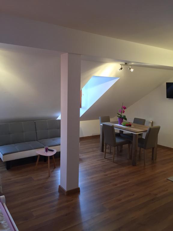 Apartments Petra Слуни Екстериор снимка
