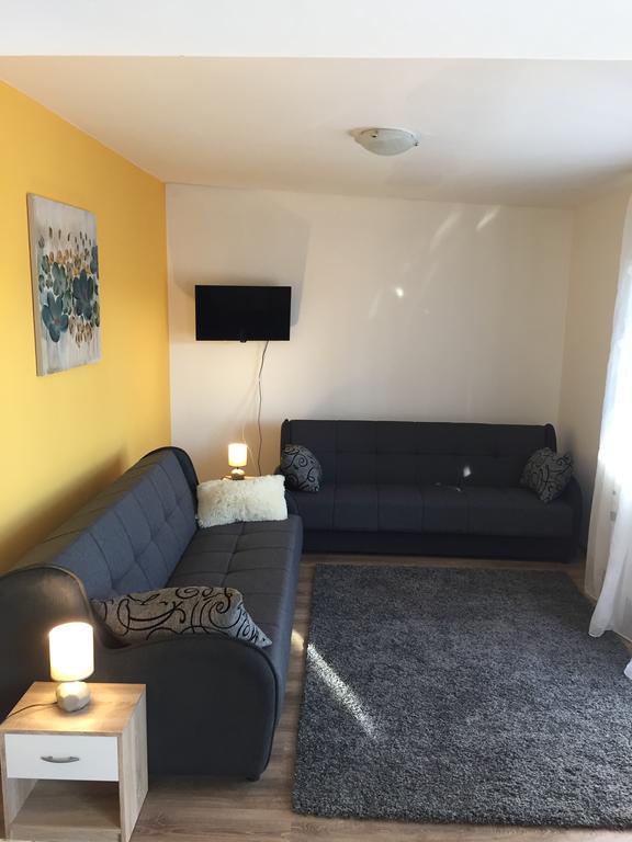 Apartments Petra Слуни Екстериор снимка