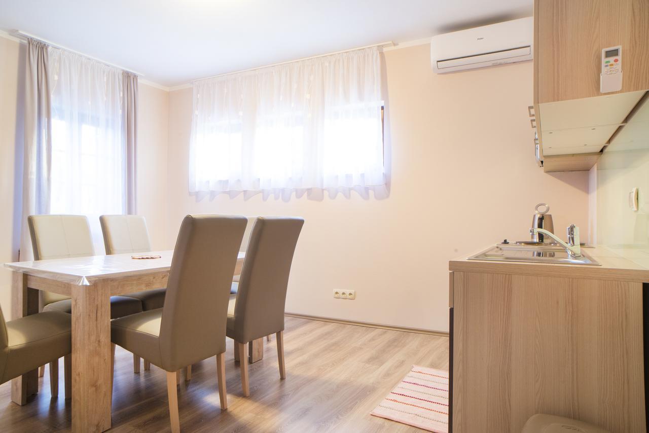 Apartments Petra Слуни Екстериор снимка
