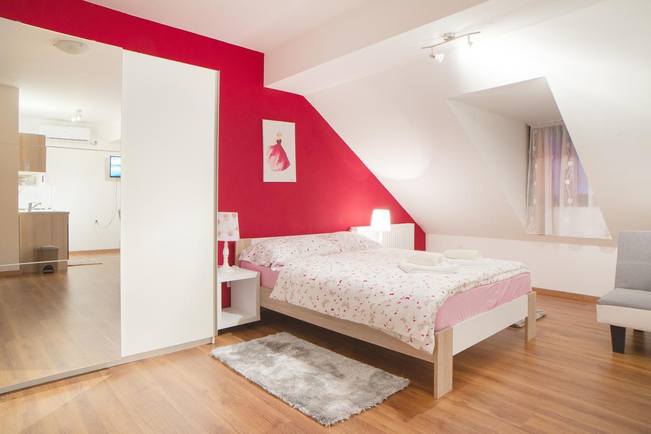 Apartments Petra Слуни Екстериор снимка