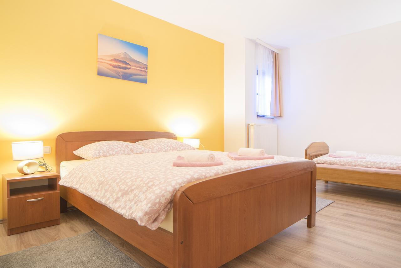 Apartments Petra Слуни Екстериор снимка