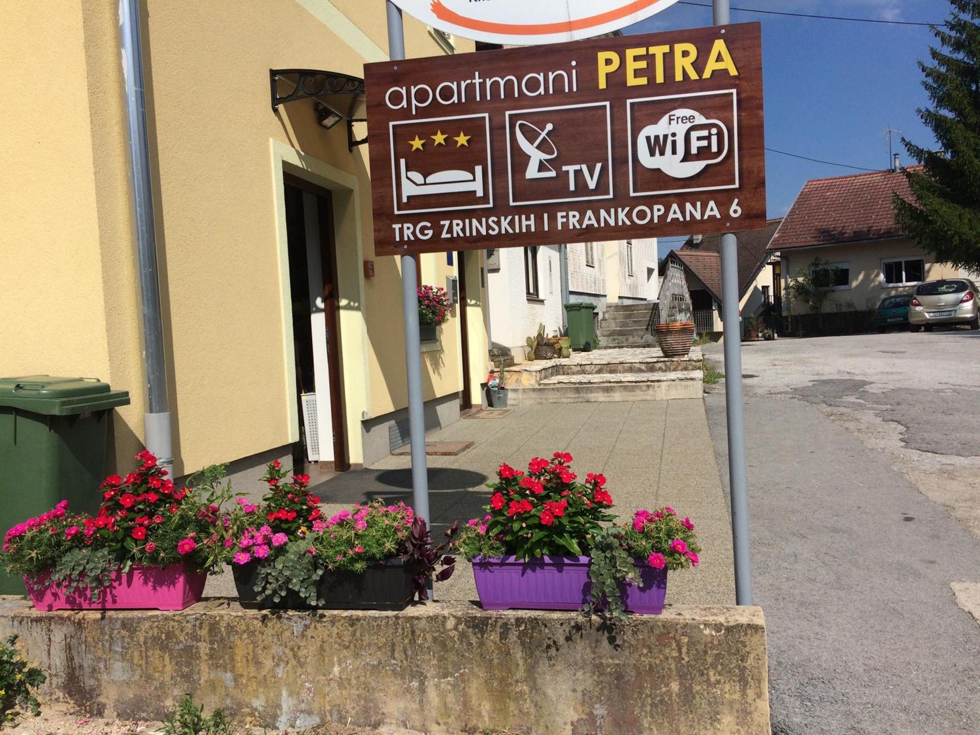 Apartments Petra Слуни Екстериор снимка